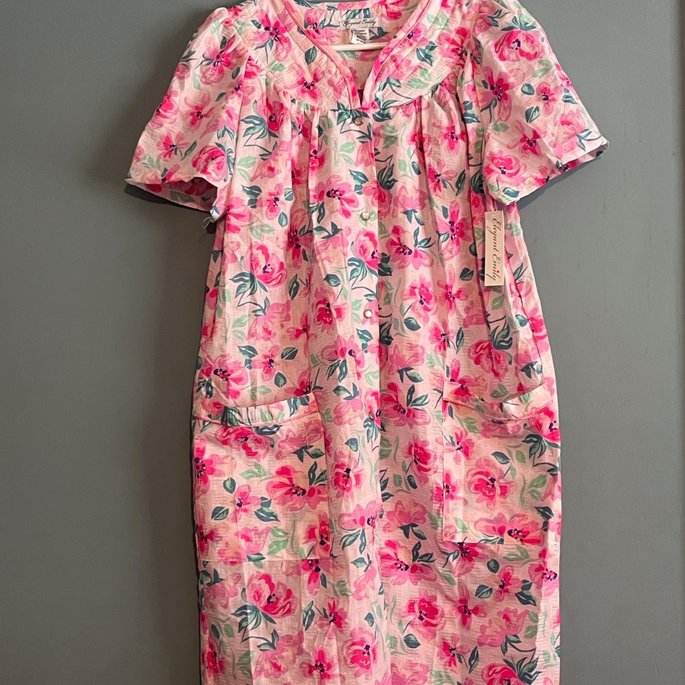 SELLING ELEGANT EMILY NIGHTGOWN SIZE MEDIUM FLORAL COLOR BNWT SHORT SLEEVE